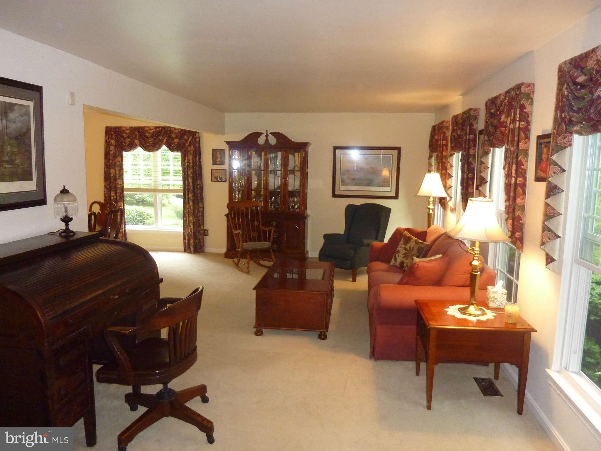 10511 Pot Spring Road Cockeysville, MD 21030 - Photo 6 of 29 Living Room