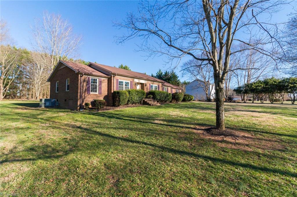 2876 Fleming Road Summerfield, NC 27358 - Photo 3 of 30 Gallery Image 3