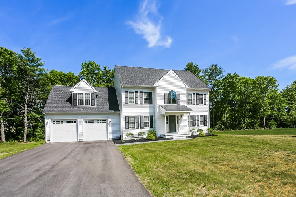 7 Station Street Kingston, MA 02364 - Photo 2 of 20 a front view of a house with a garden