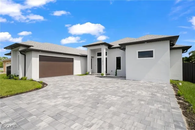 a view of a house with a yard and garage
