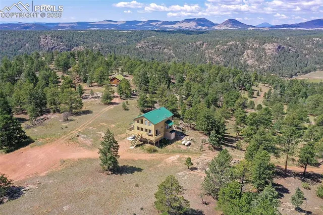 a view of a lake in a city