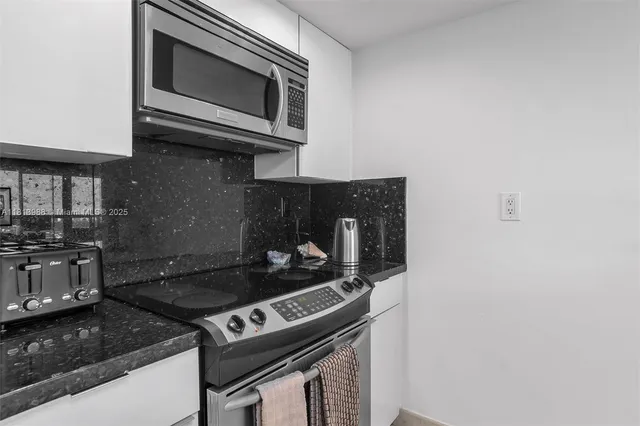 $6,000 | 1717 North Bayshore Drive, Unit A3332, Miami, FL 33132