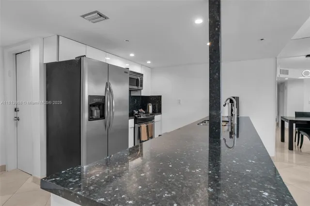 $6,000 | 1717 North Bayshore Drive, Unit A3332, Miami, FL 33132