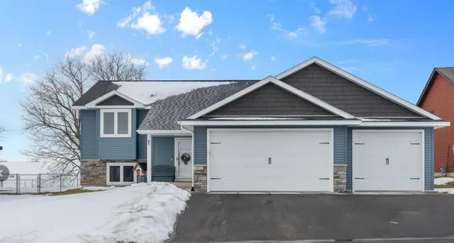 $435,000 | 463 Prairie Road, New Richmond, WI 54017