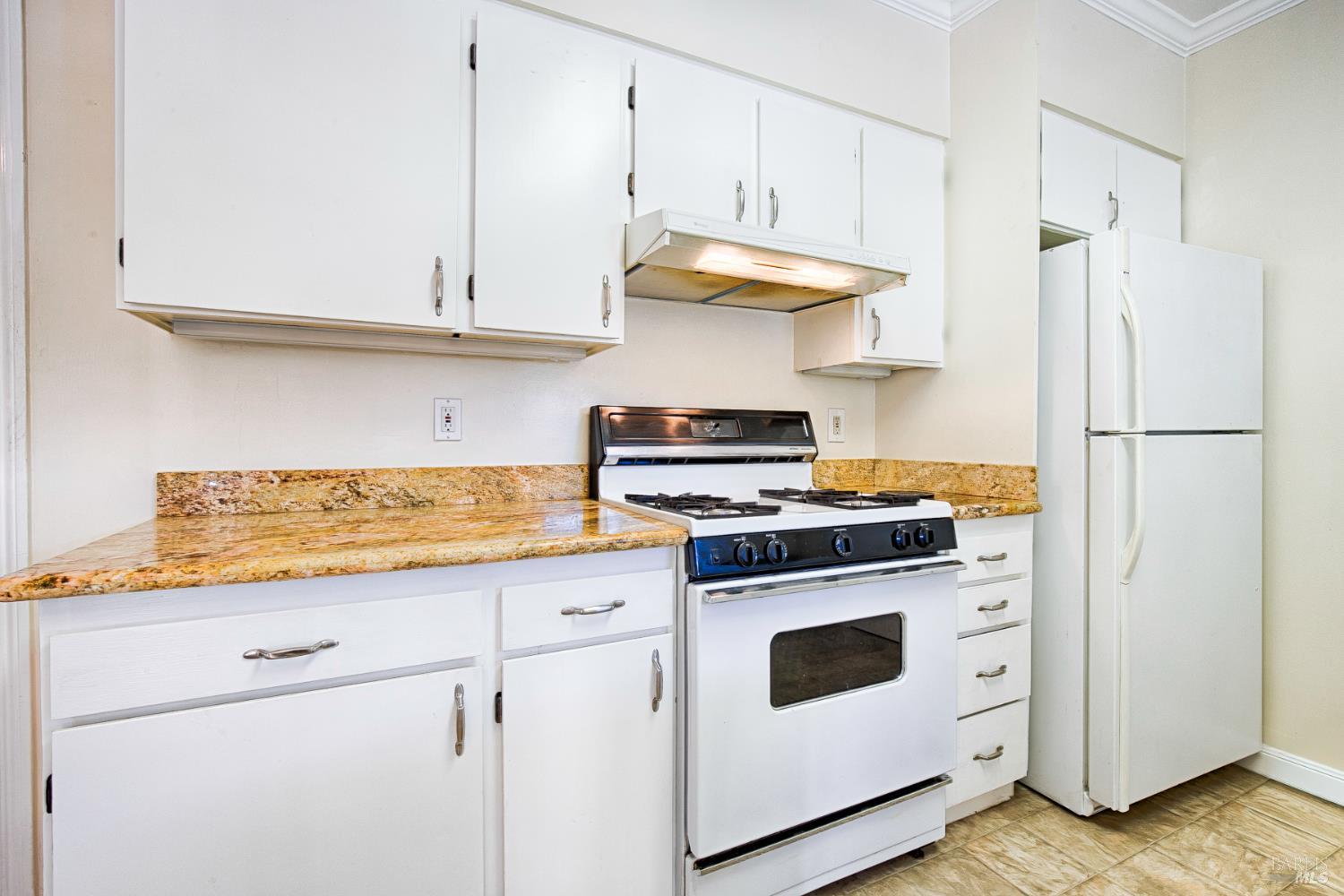 41 Meadow Avenue San Rafael, CA 94901 - Photo 11 of 55