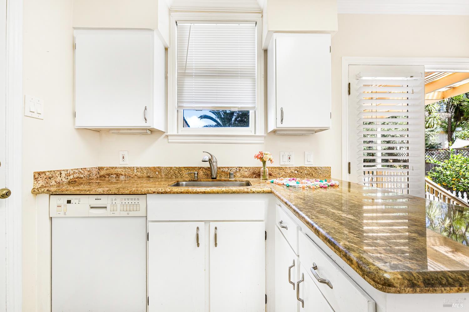 41 Meadow Avenue San Rafael, CA 94901 - Photo 12 of 55