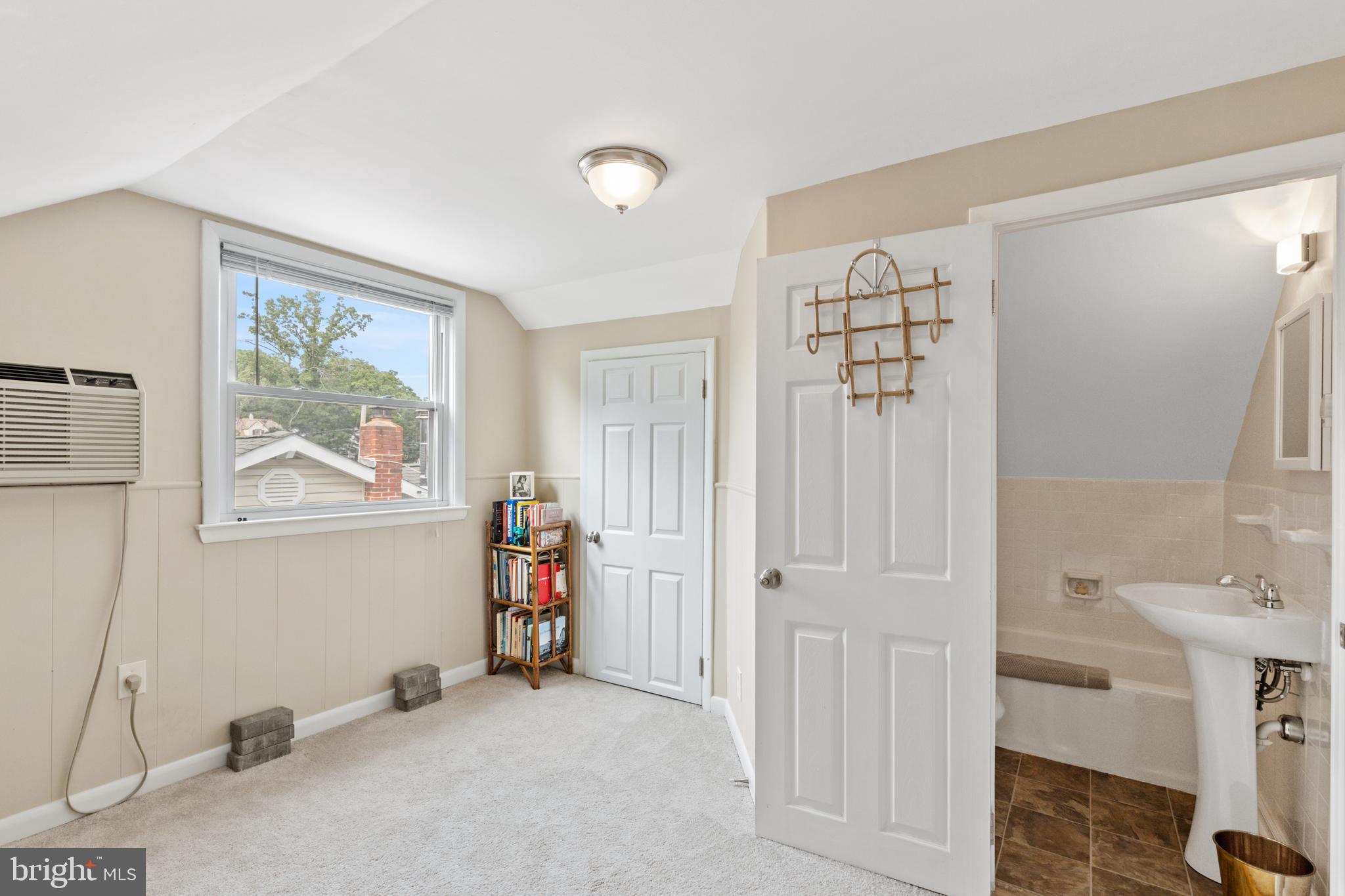 8102 Ridgely Oak Road Parkville, MD 21234 - Photo 26 of 38 Upper Level 3rd bedroom
