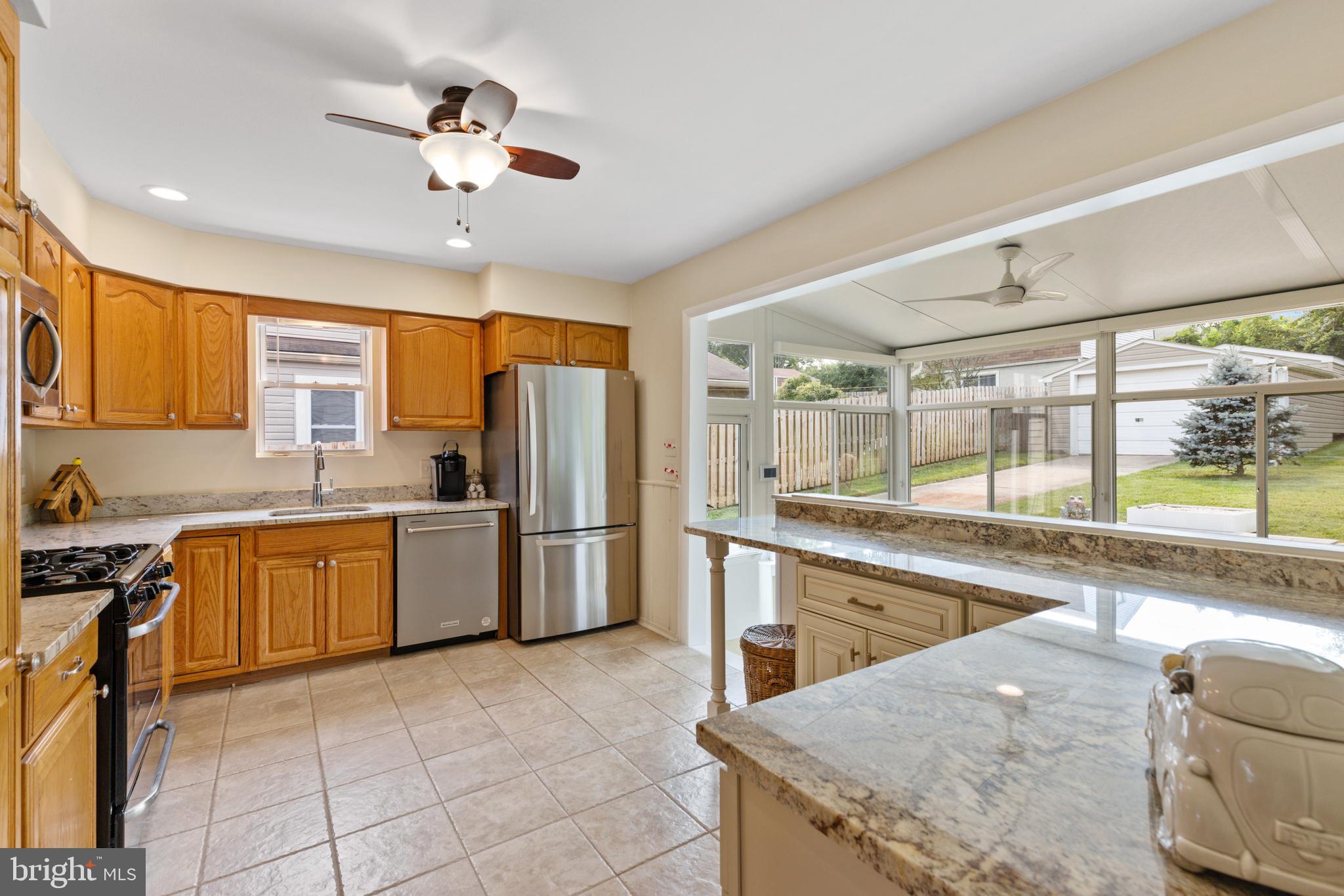 8102 Ridgely Oak Road Parkville, MD 21234 - Photo 7 of 38 Open kitchen with granite countertops