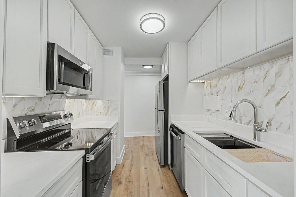 5740 North Sheridan Road, Unit 17C Chicago, IL 60660 - Photo 13 of 32