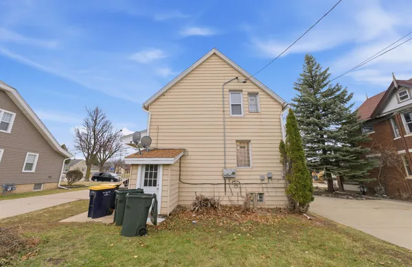 $289,900 | 2316 South 84th Street, West Allis, WI 53227
