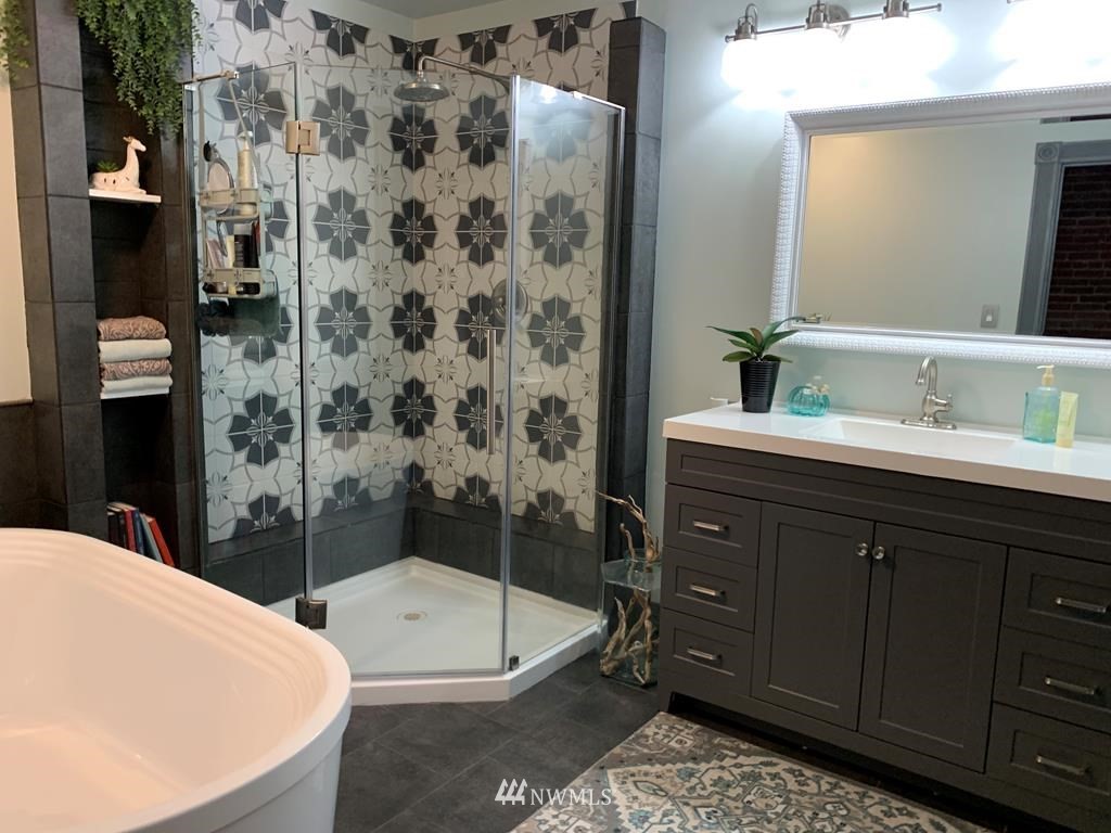 358 East Main Street Dayton, WA 99328 - Photo 11 of 34 a bathroom with a bathtub and a sink