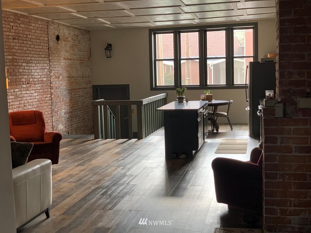 358 East Main Street Dayton, WA 99328 - Photo 7 of 34 a lobby with furniture and windows