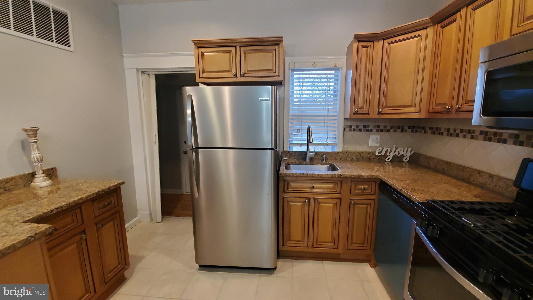 3112 Cedarhurst Road Baltimore, MD 21214 - Photo 7 of 36