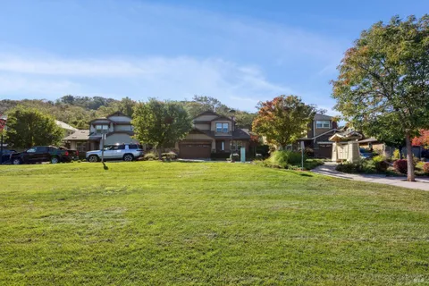 $1,295,000 | 14 Canyon Green Loop, Novato, CA 94947