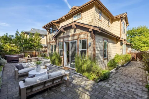 $1,295,000 | 14 Canyon Green Loop, Novato, CA 94947