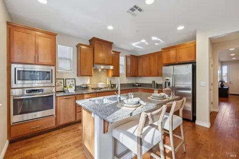 $1,295,000 | 14 Canyon Green Loop, Novato, CA 94947