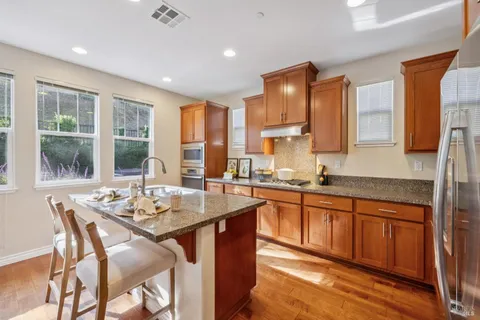 $1,295,000 | 14 Canyon Green Loop, Novato, CA 94947
