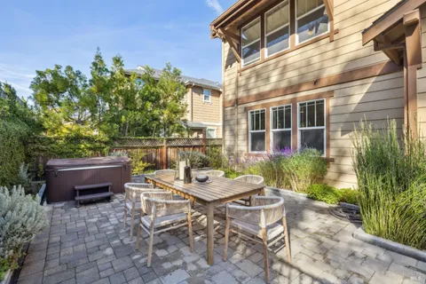 $1,295,000 | 14 Canyon Green Loop, Novato, CA 94947