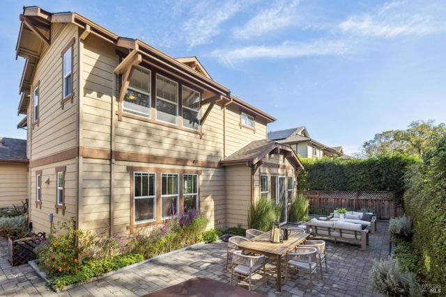 $1,295,000 | 14 Canyon Green Loop, Novato, CA 94947