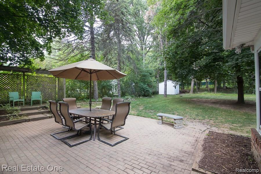 344 Hillview Street Rochester, MI 48306 - Photo 5 of 24 _OL_4259_Hillview_W002.jpg