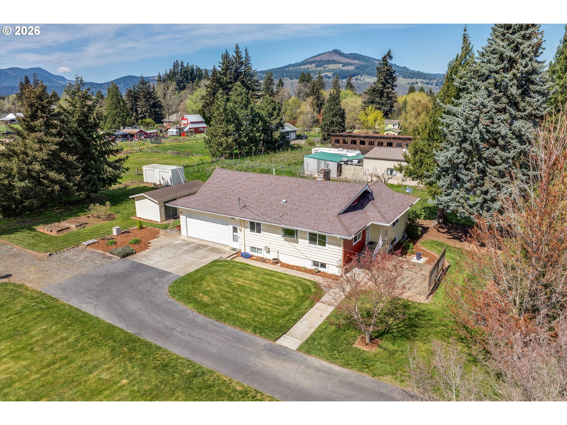 870 Hobbs Road Hood River, OR 97031 - Photo 1 of 48