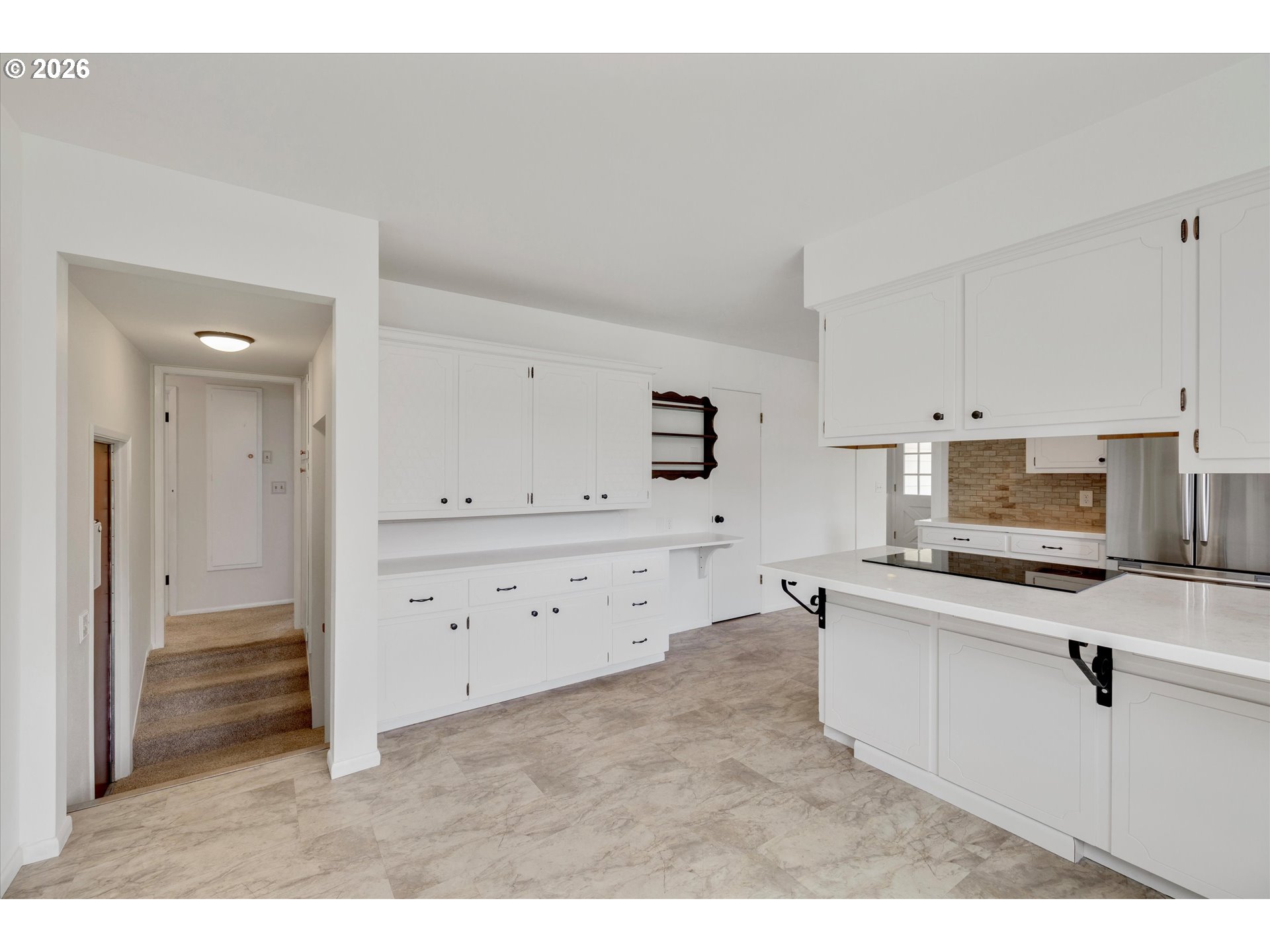 870 Hobbs Road Hood River, OR 97031 - Photo 16 of 48 Kitchen/Nook