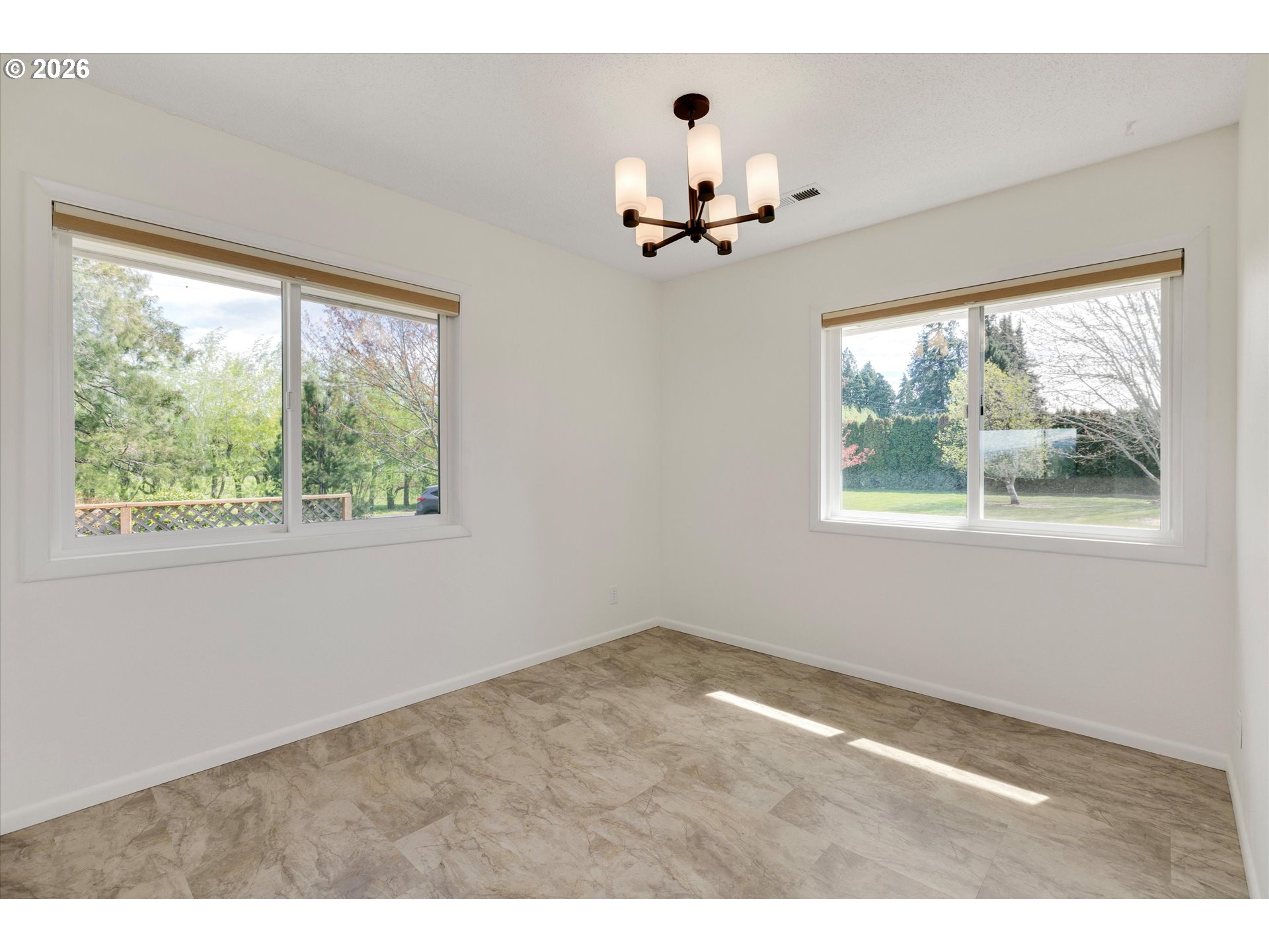 870 Hobbs Road Hood River, OR 97031 - Photo 21 of 48 Dining Room