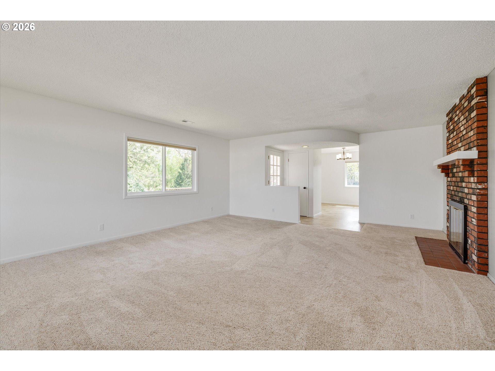 870 Hobbs Road Hood River, OR 97031 - Photo 22 of 48 Living Room/Entrance
