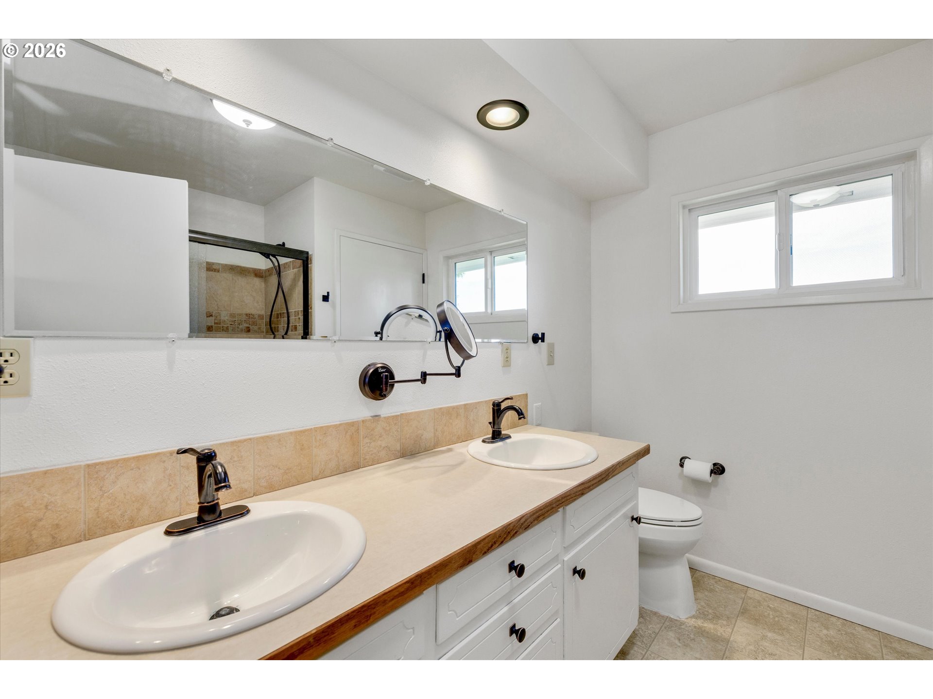 870 Hobbs Road Hood River, OR 97031 - Photo 26 of 48 Bathroom