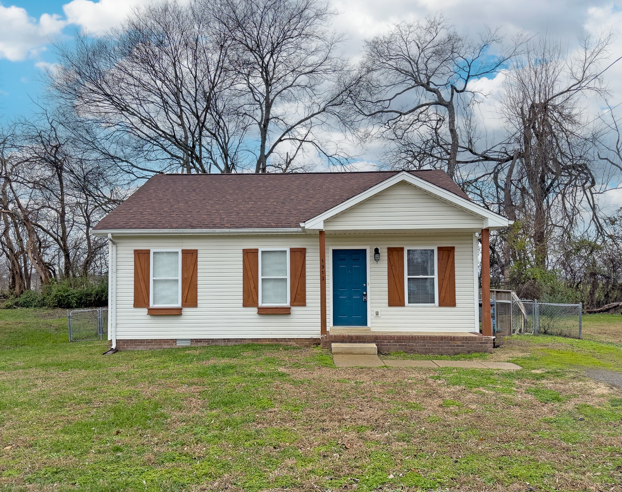1913 Timberline Circle Oak Grove, KY 42262 - Photo 1 of 25 a front view of a house with garden