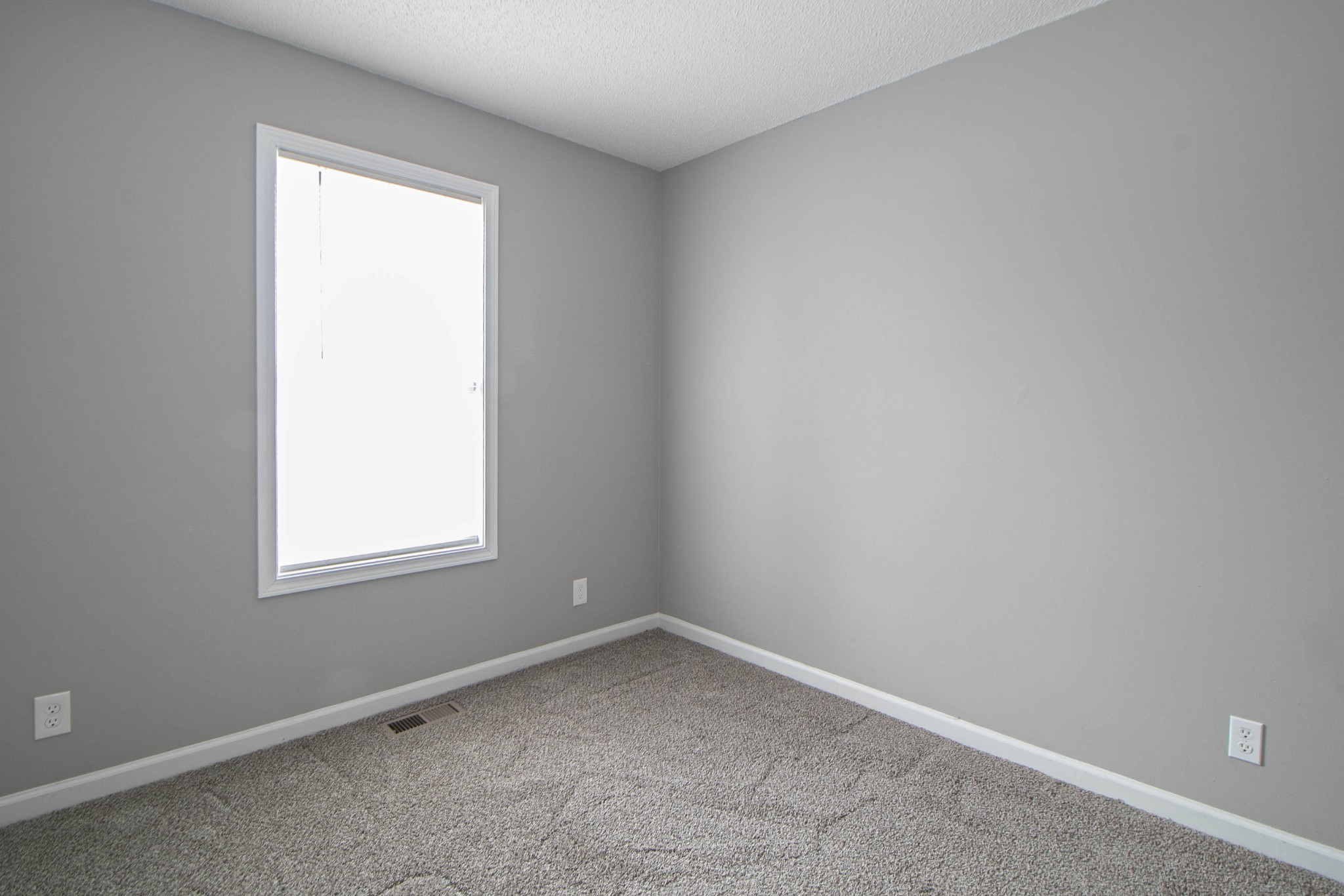 1913 Timberline Circle Oak Grove, KY 42262 - Photo 15 of 25 an empty room with a window
