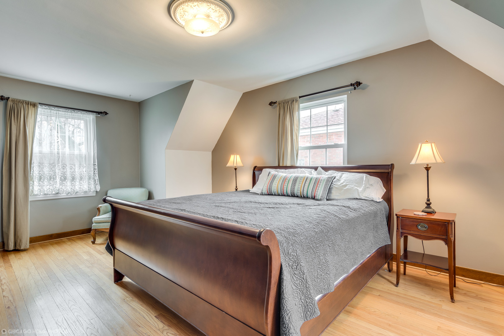 583 Selborne Road Riverside, IL 60546 - Photo 15 of 28 a bedroom with a bed and a lamp