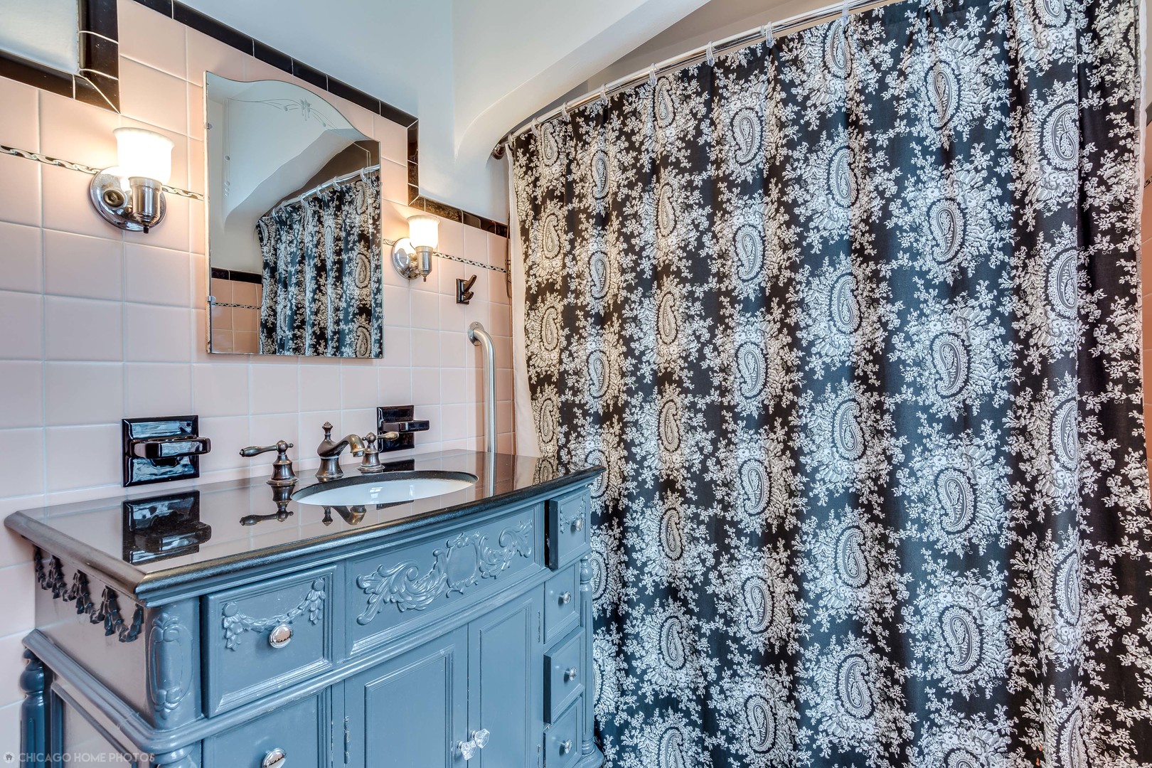 583 Selborne Road Riverside, IL 60546 - Photo 18 of 28 a bathroom with a sink and a mirror