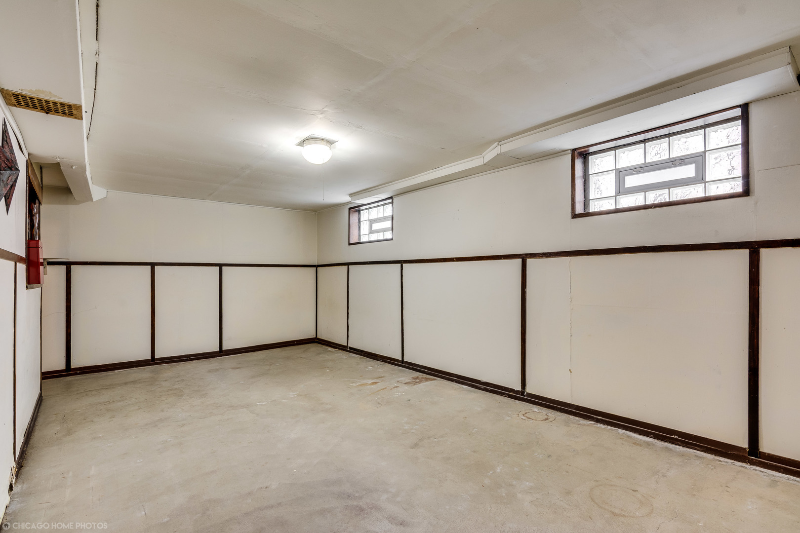 583 Selborne Road Riverside, IL 60546 - Photo 21 of 28 a view of an entryway