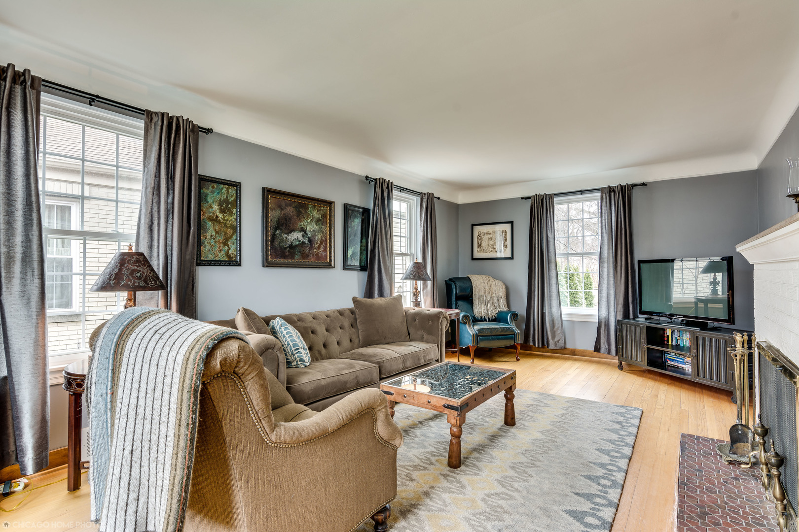 583 Selborne Road Riverside, IL 60546 - Photo 7 of 28 a living room with furniture and a flat screen tv