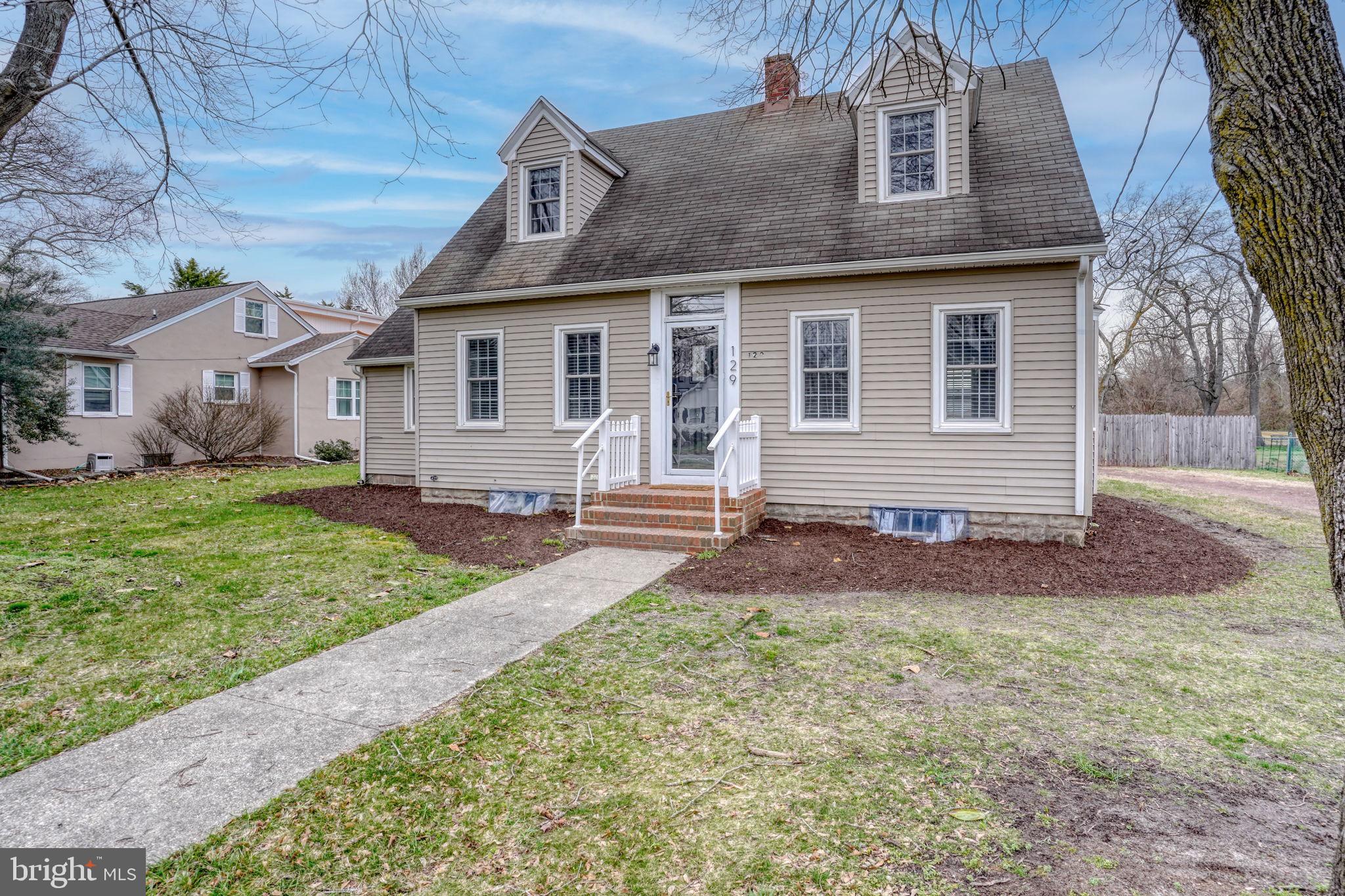129 Laurel Road Millsboro, DE 19966 - Photo 2 of 40 front view of a house with a yard
