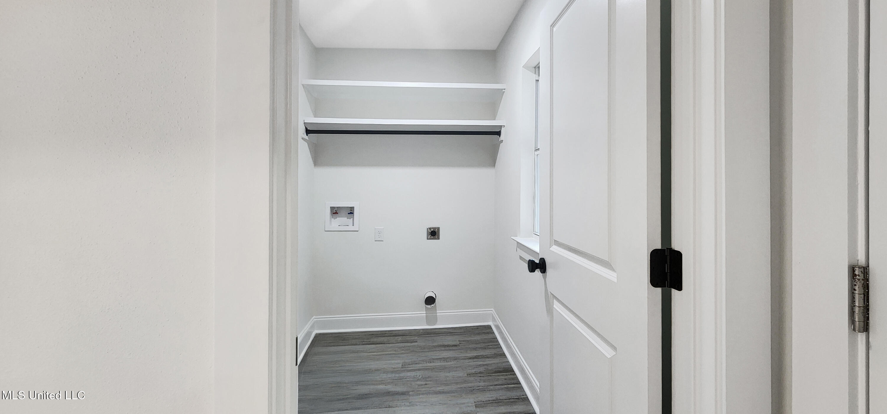 654 Tegarden Road Gulfport, MS 39507 - Photo 20 of 26 Laundry Room