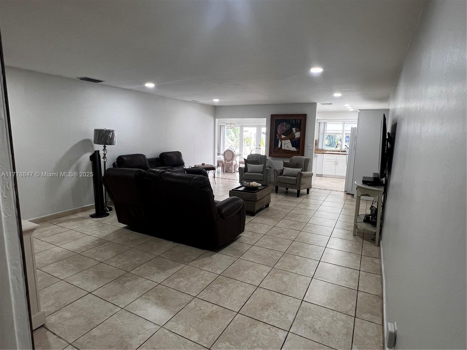 6936 Holly Road Miami Lakes, FL 33014 - Photo 14 of 43 Gallery Image 14
