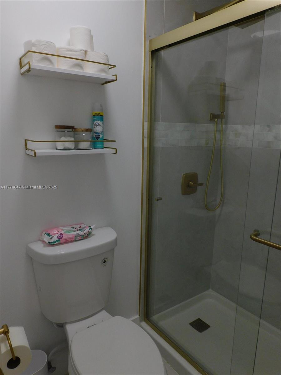 6936 Holly Road Miami Lakes, FL 33014 - Photo 25 of 43 Gallery Image 25