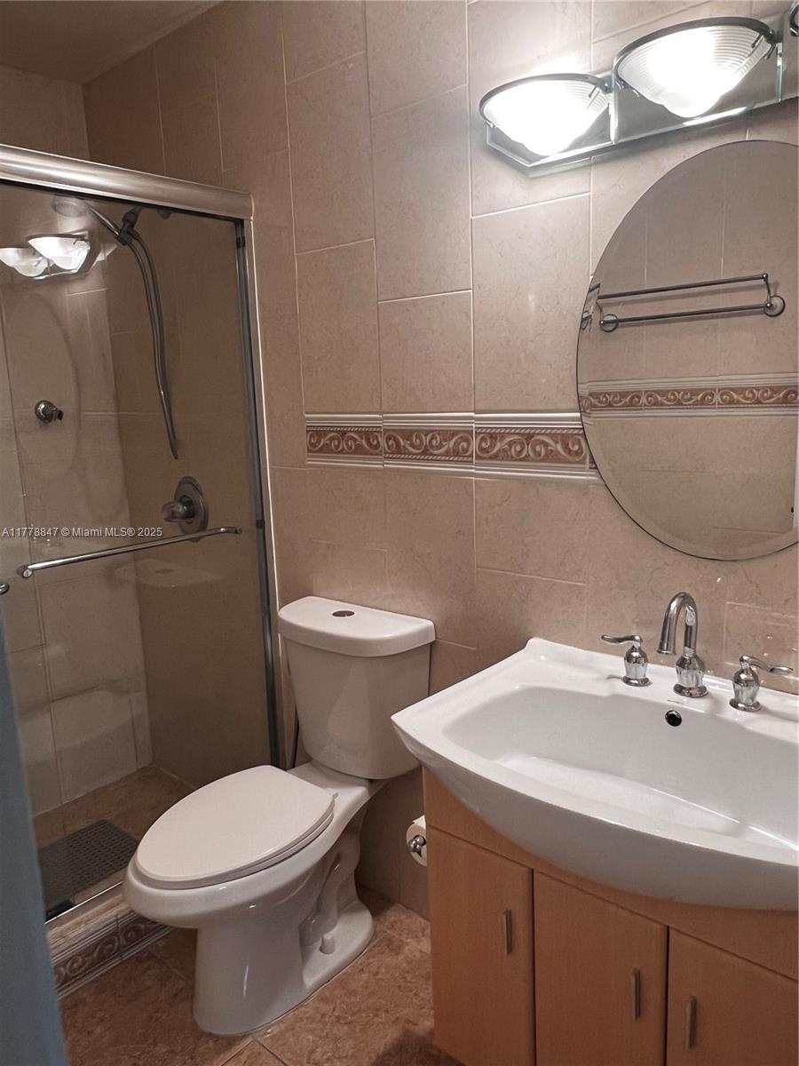 6936 Holly Road Miami Lakes, FL 33014 - Photo 28 of 43 2nd bathroom with upgraded fixtures.