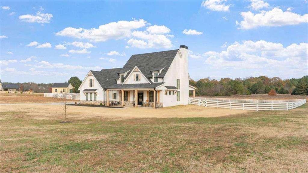 28 Ravenfield Road Taylorsville, GA 30178 - Photo 3 of 38 a view of a house with a ocean view