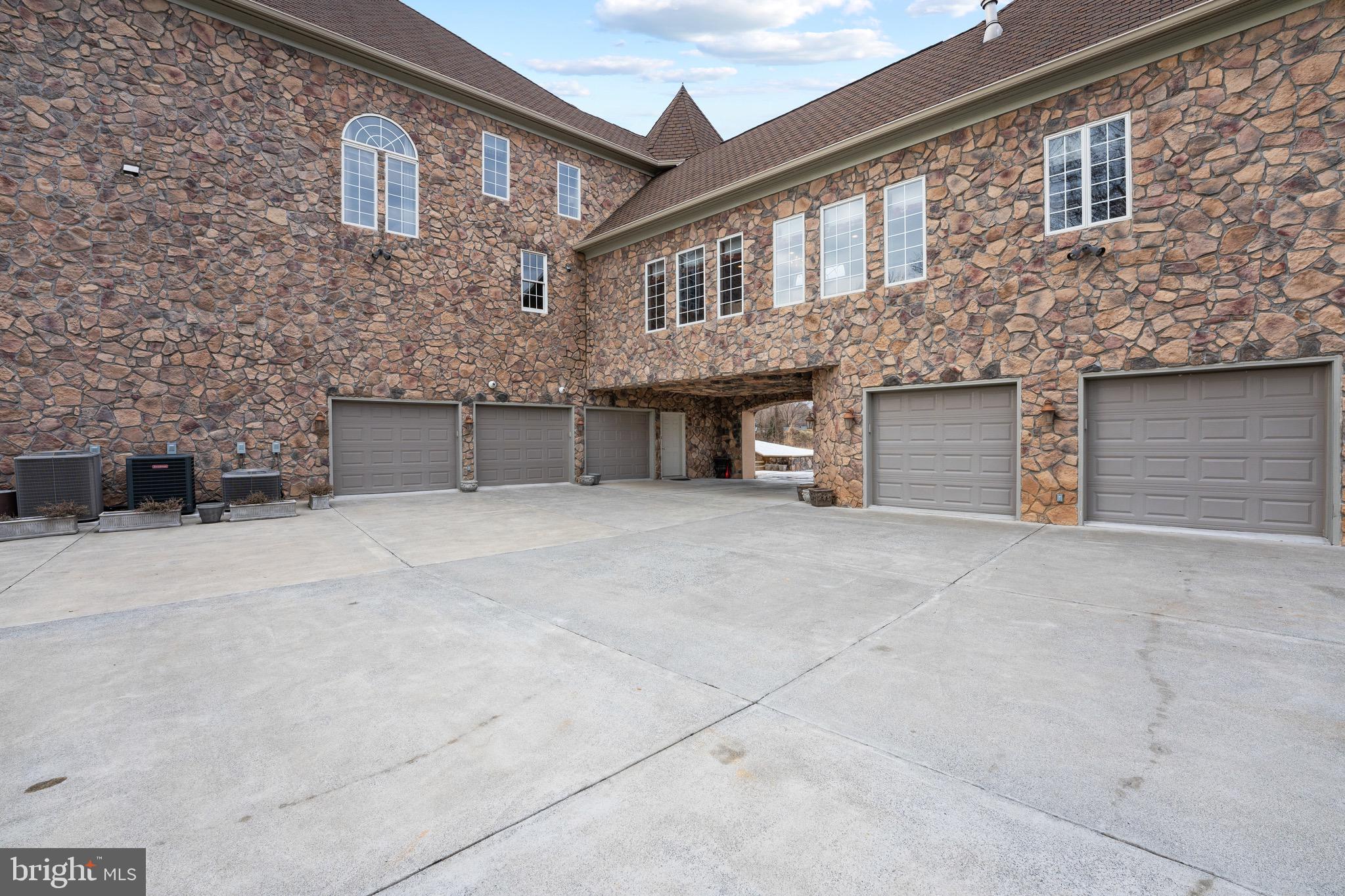 11705 Sugarland Road Herndon, VA 20170 - Photo 108 of 123