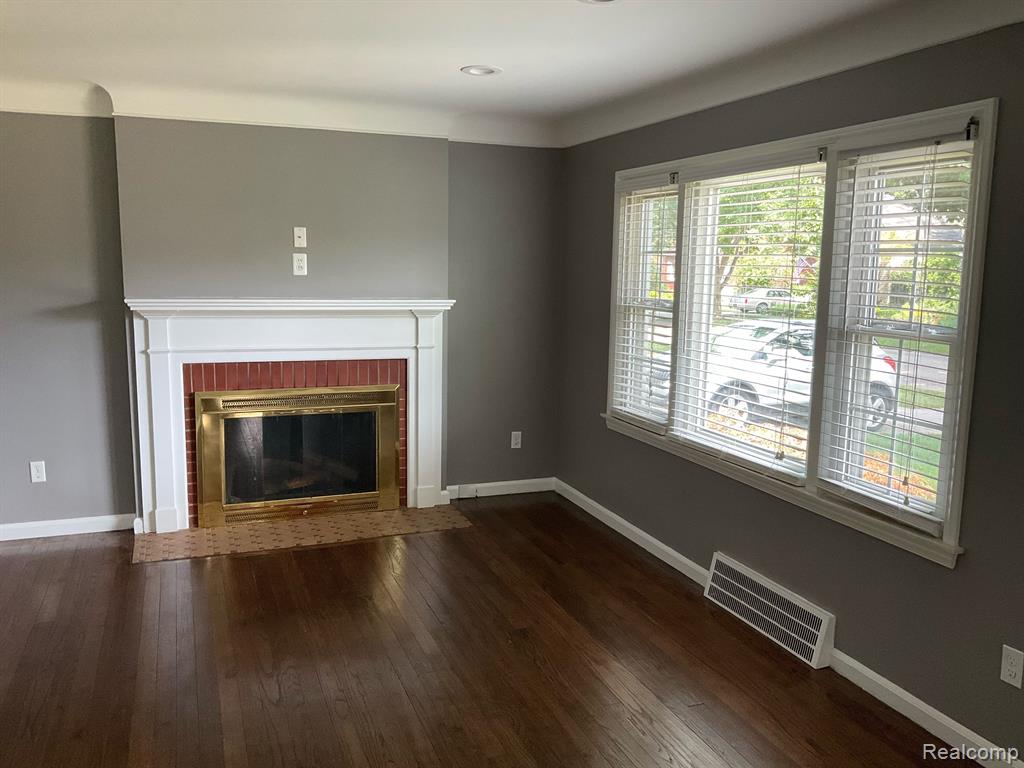 2045 Hampton Road Grosse Pointe Woods, MI 48236 - Photo 13 of 14