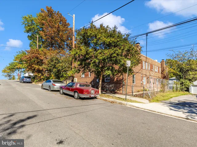 $450,000 | 825 48th Place Northeast, Washington, DC 20019