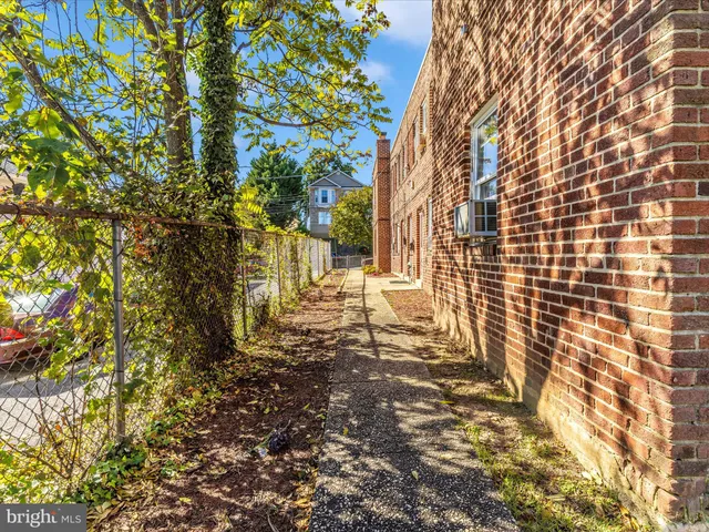 $450,000 | 825 48th Place Northeast, Washington, DC 20019