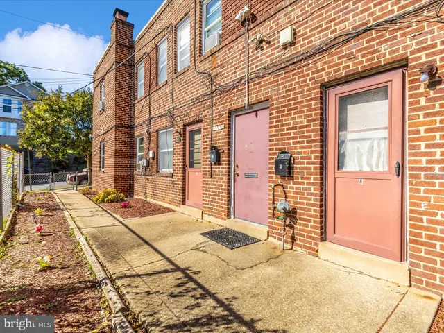 $450,000 | 825 48th Place Northeast, Washington, DC 20019