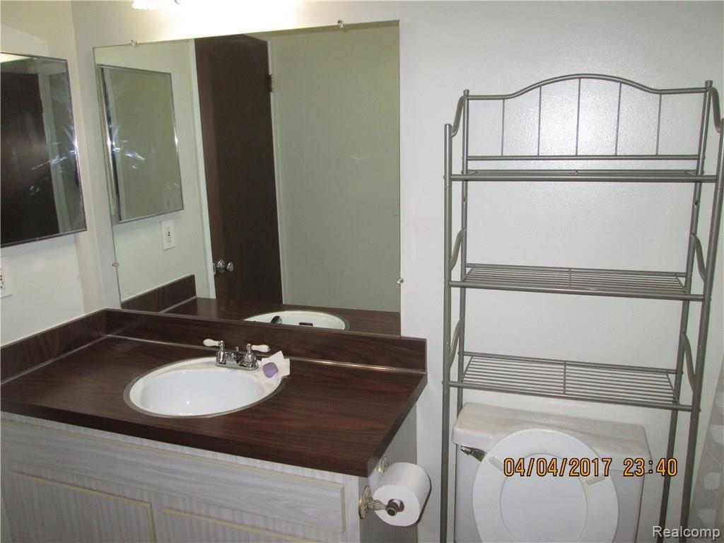 29133 Hayes Road, Unit 23 Warren, MI 48088 - Photo 8 of 12 IMG_3141.JPG