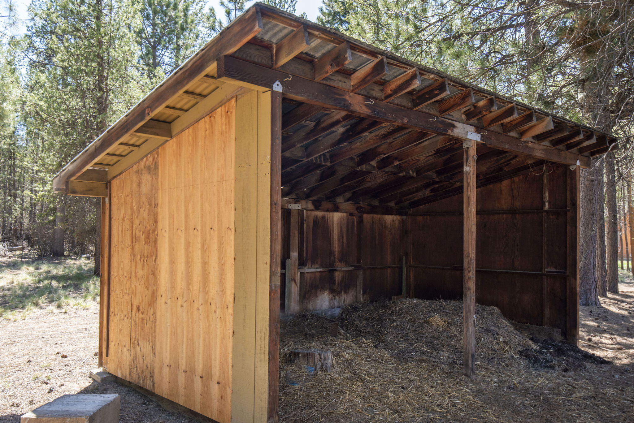16073 Burgess Road La Pine, OR 97739 - Photo 22 of 24 Loafing Shed/Lean To