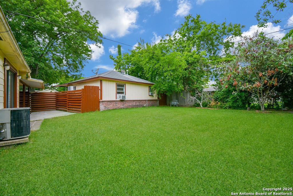 6646 1/2 Lodge Street Houston, TX 77092 - Photo 14 of 14 a view of a backyard with a garden