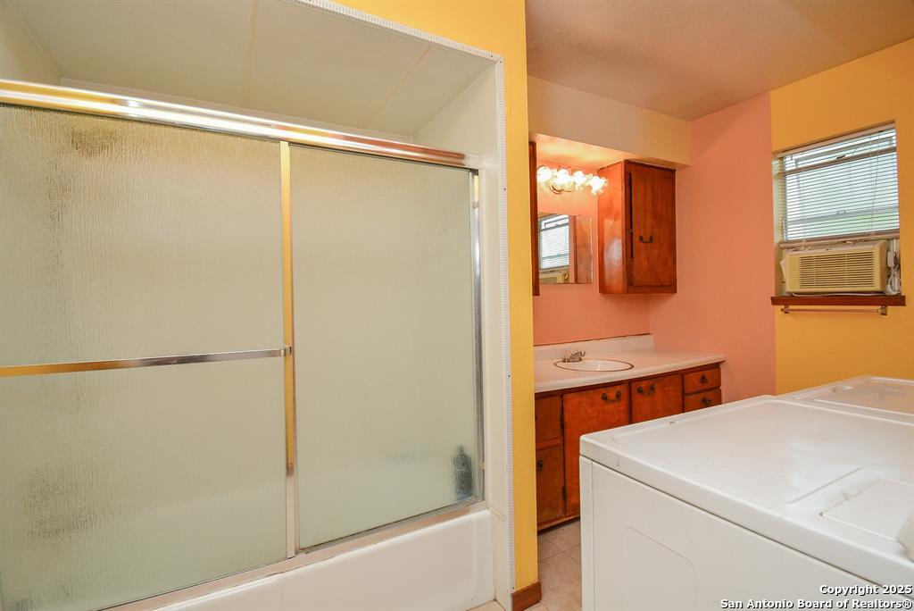 6646 1/2 Lodge Street Houston, TX 77092 - Photo 10 of 14 a bathroom with a shower and a sink